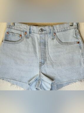 Levi’s 501 Original Shorts NWT Light Wash Denim Raw Hem Button Fly 28